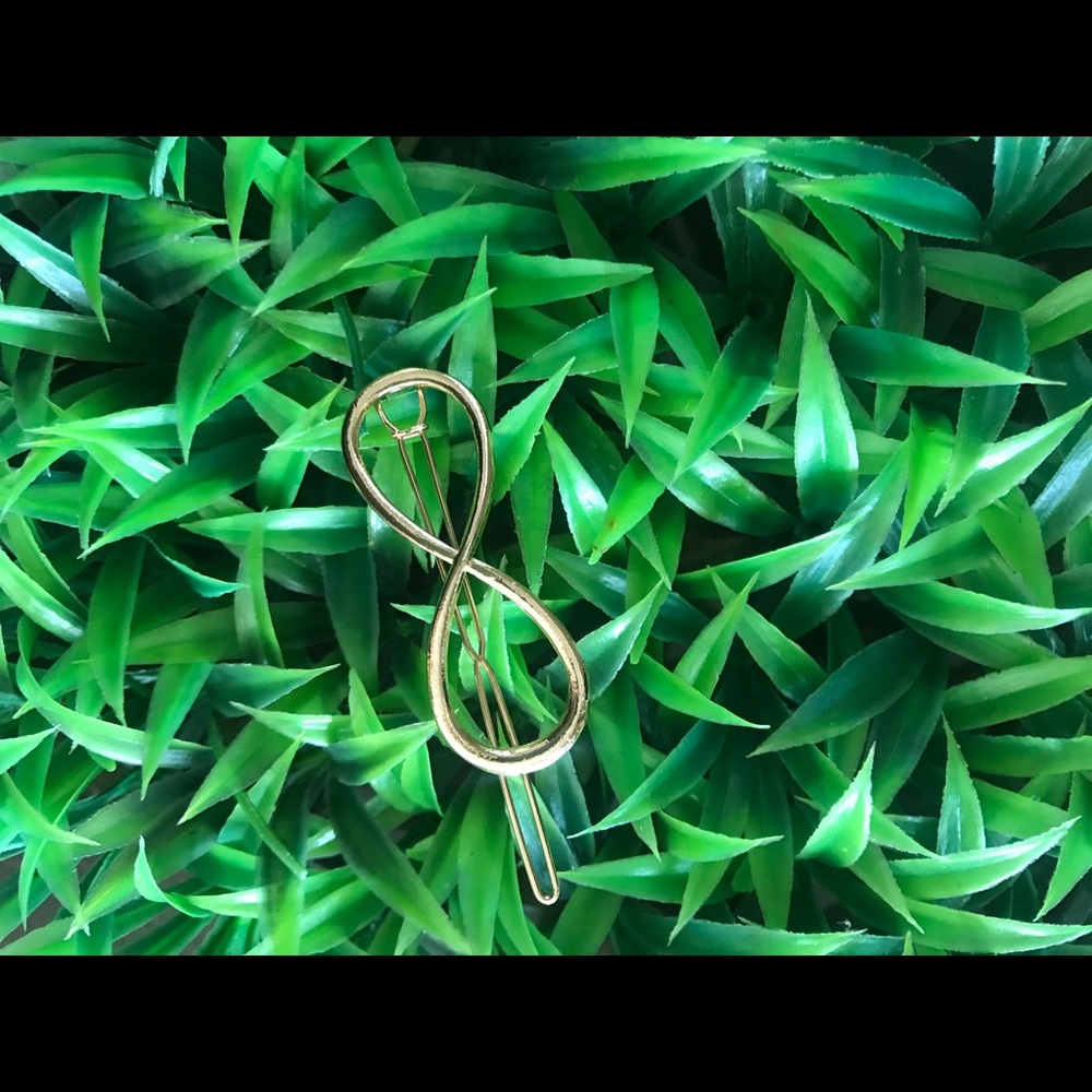 Gold infinity hair pin